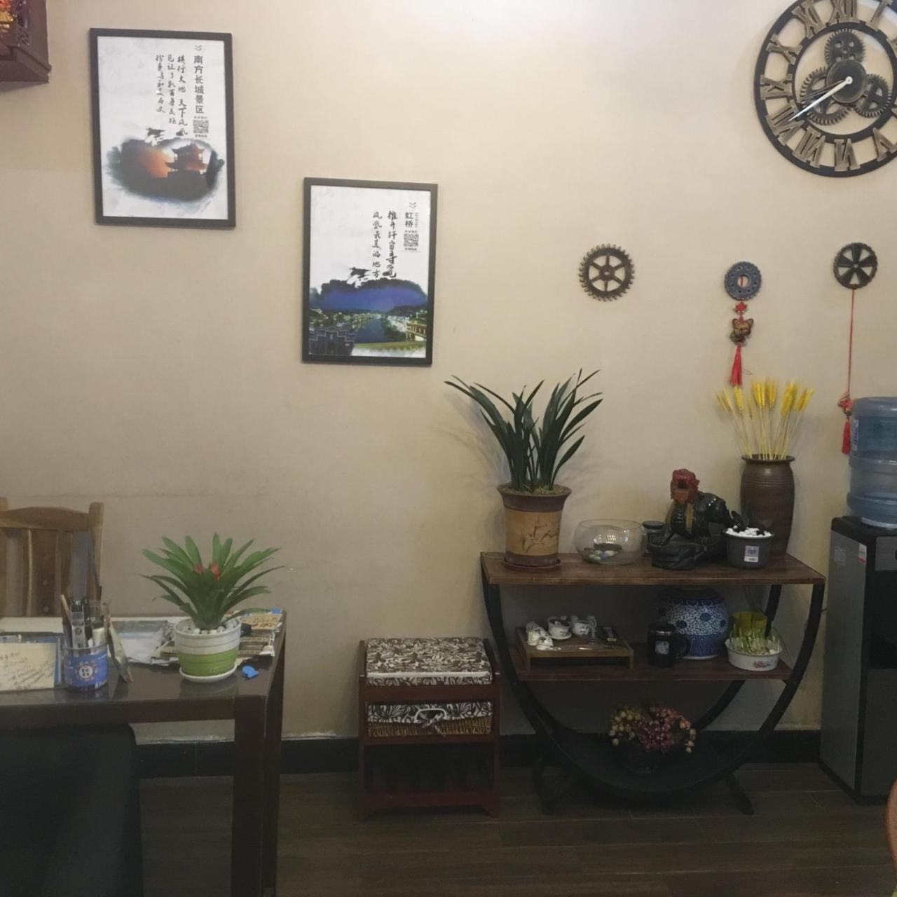 Fenghuang Little Bear Family Guest House Exterior photo