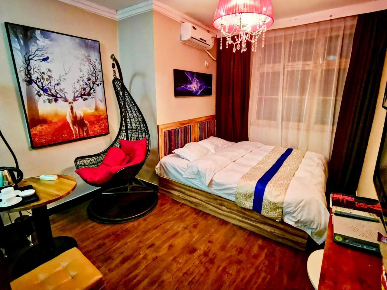 Fenghuang Little Bear Family Guest House Exterior photo
