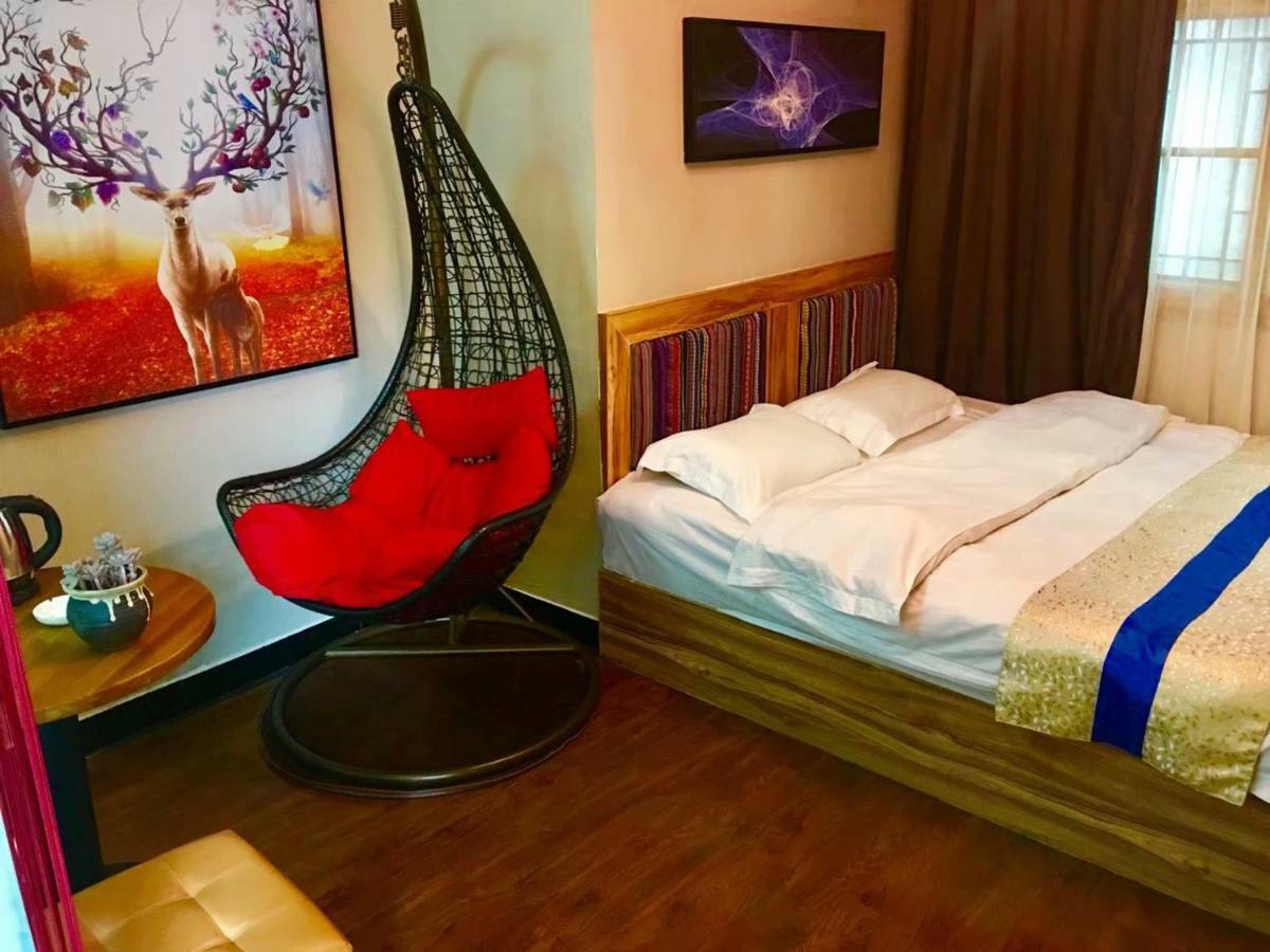 Fenghuang Little Bear Family Guest House Exterior photo