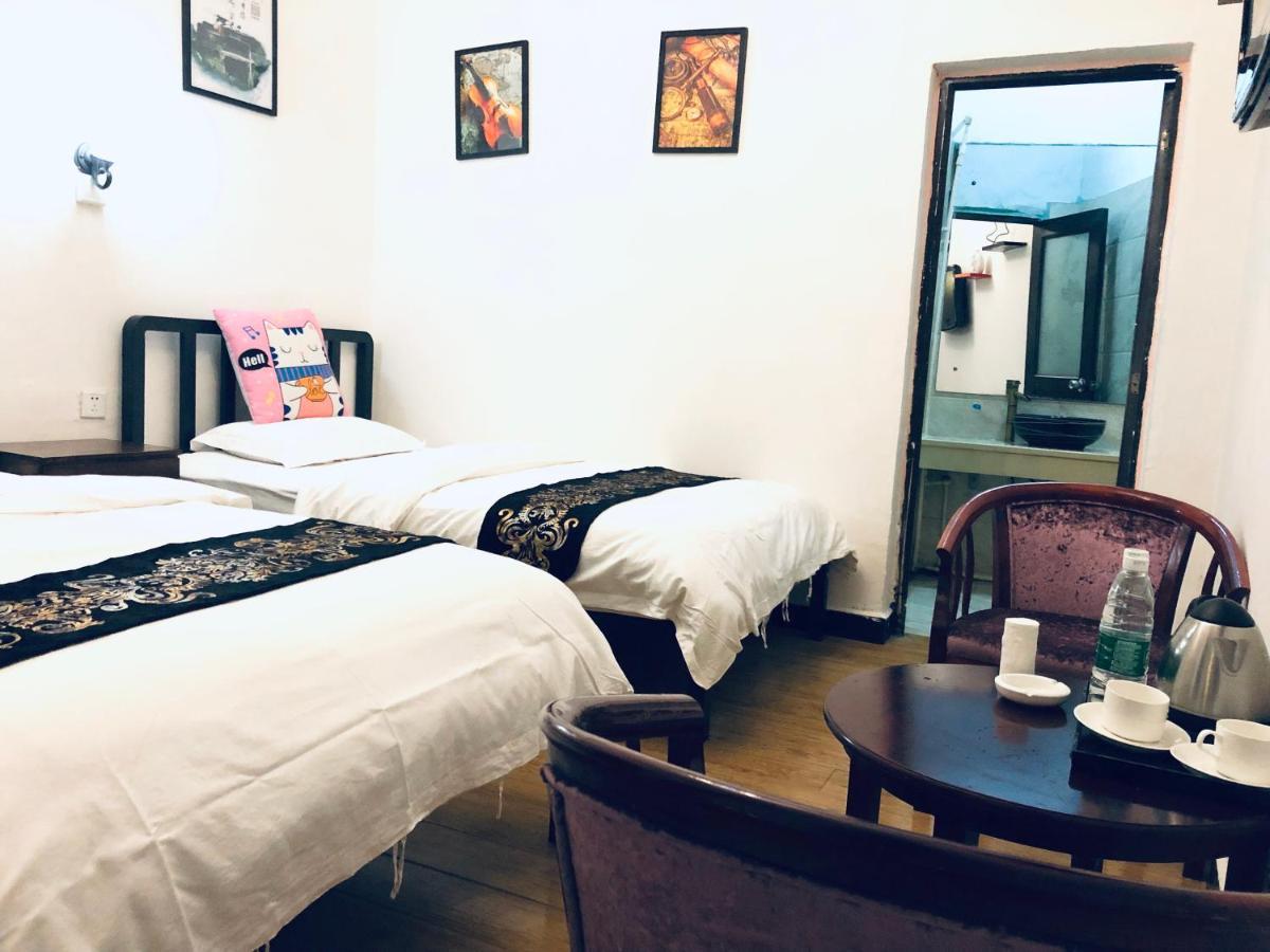 Fenghuang Little Bear Family Guest House Exterior photo