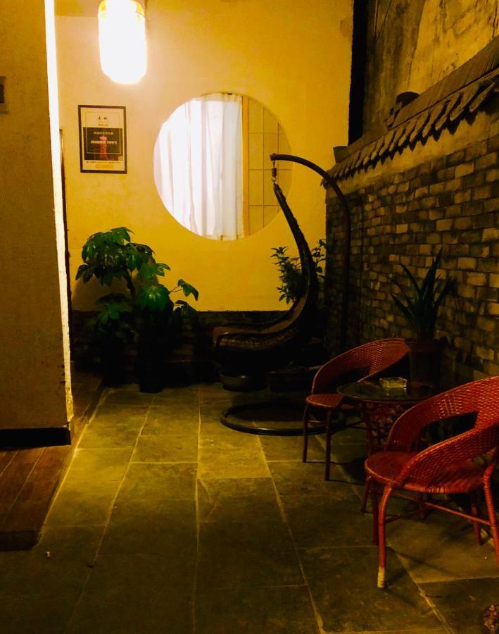 Fenghuang Little Bear Family Guest House Exterior photo